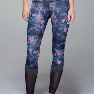 Women's Lululemon Wunder Under Blue and Pink Patterned Leggings